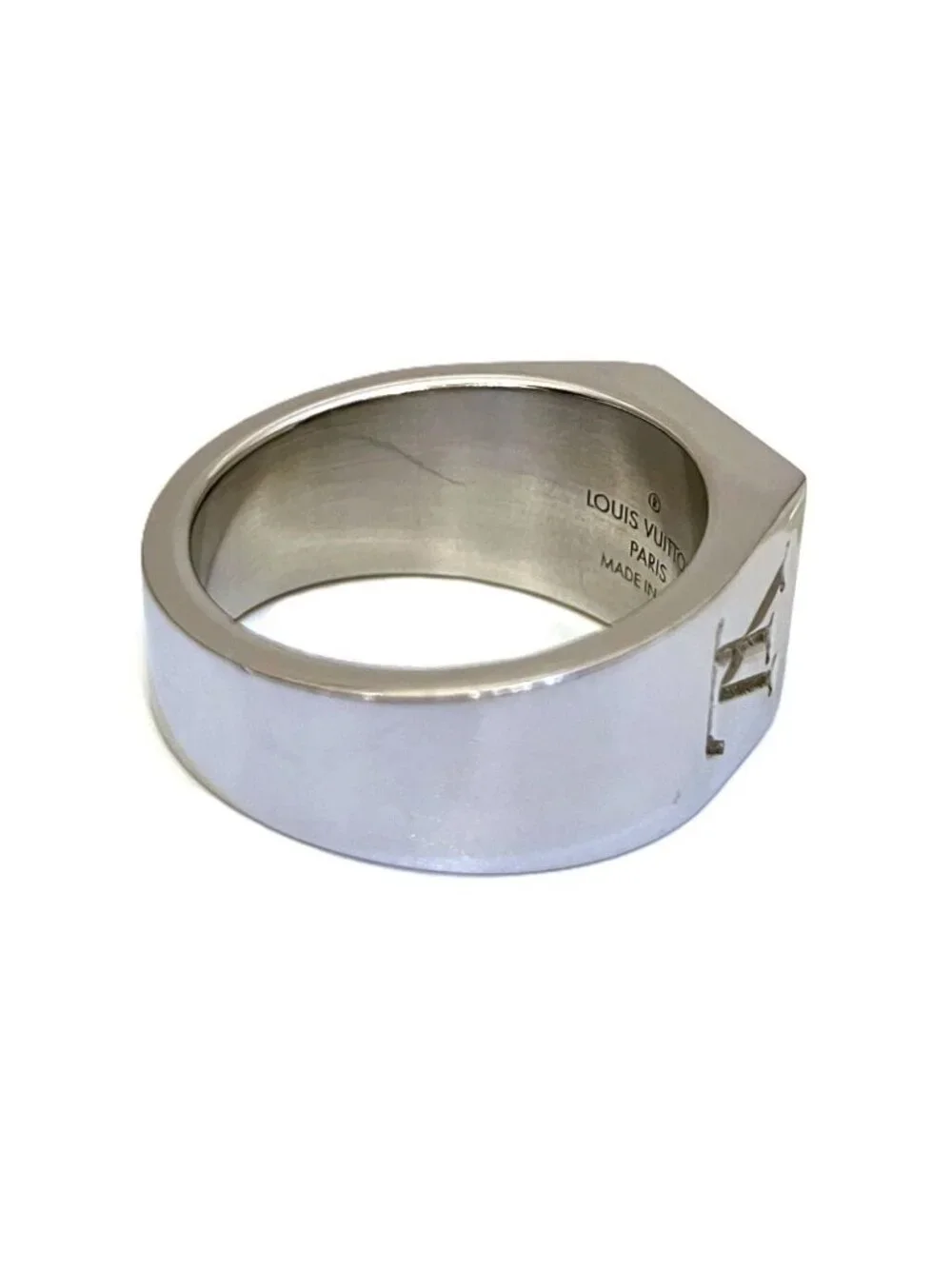Louis Vuitton Bague Monogram Ring a Creasing Sally Gross Weight